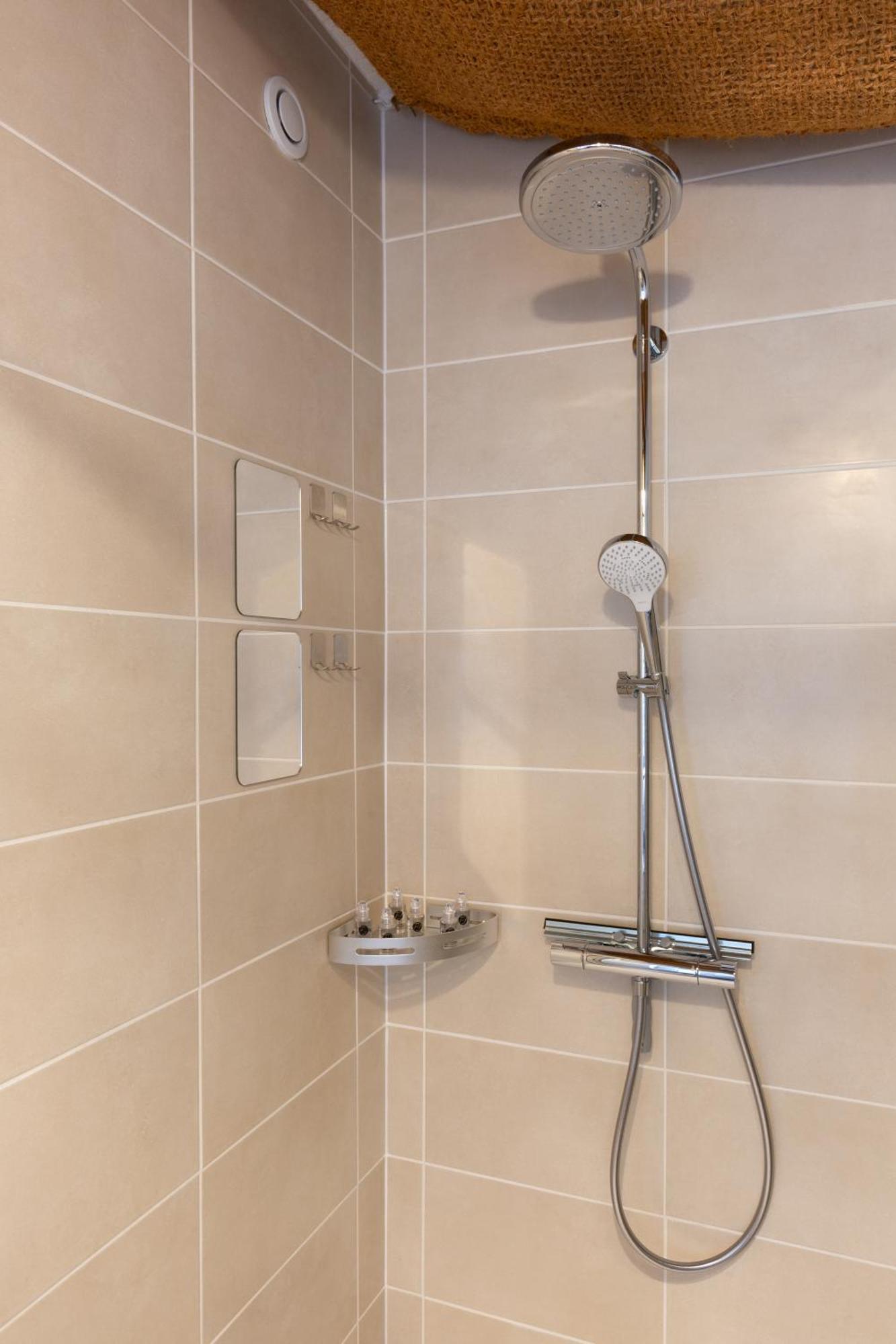 Lit Rond Tres Grand Et Confortable - Garage Possible Ou Parking Gratuit Rue - Gare 2 Min Et Ville 4 Min En Tram - Ciel Etoile - Netflix Videoprojecteur - Luxe Et Evasion Strazburg Dış mekan fotoğraf